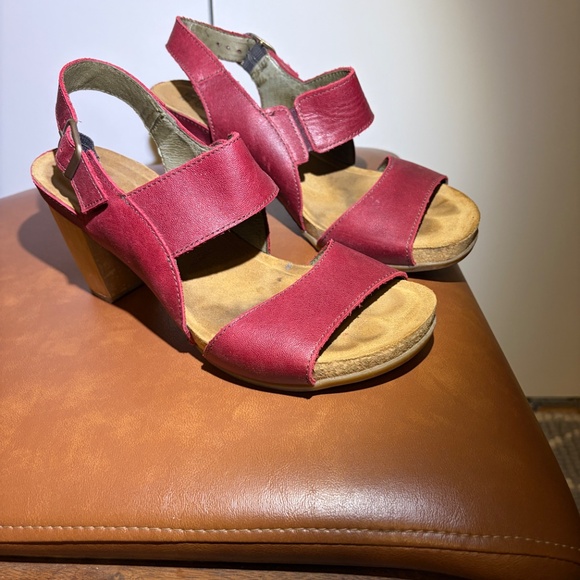 El Naturalista Sandals/Heels Size 8 - Picture 8 of 11